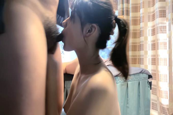 95年小姐姐,165CM,小学语文老师,清纯漂亮,一对美乳,按摩口交啪啪一条龙服务