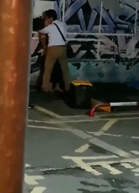 【网曝门】客运站事件！无意偷拍到拉客大姐和中年男子在火车站里就 咳咳 交易了 交易了 懂吧！