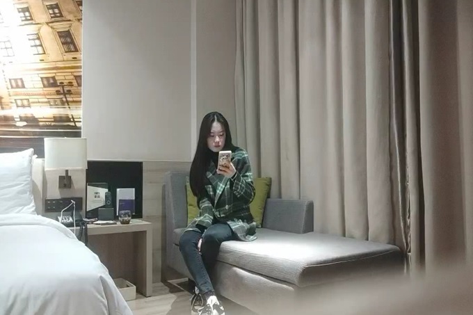 高品质探花 看着文静收完钱立马变骚 超近视角扣穴 完美肥臀骑坐斜入爆插小穴