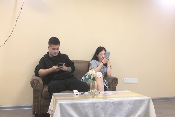 有创意 收费房密码房轮流开 36D极品良家小姐姐,椅子上啪啪口暴