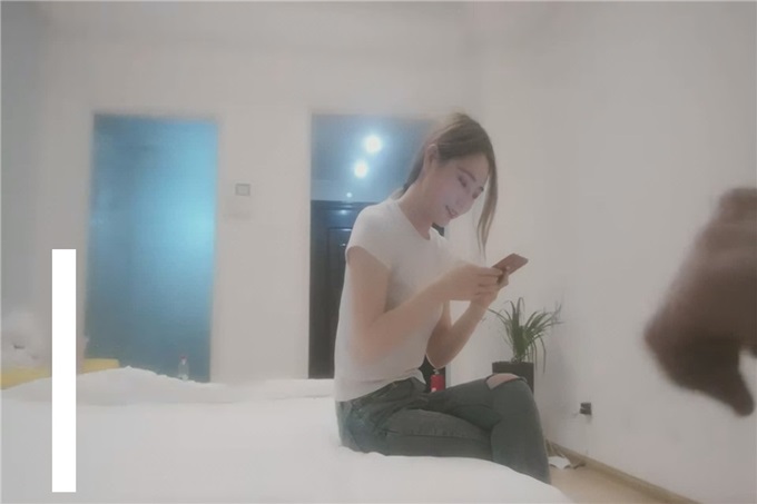 极品高颜值外围小姐姐,肤白腿长温柔惹人怜,很是诱惑喜欢不要错过