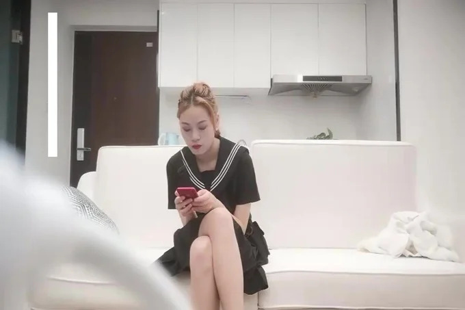 深夜场JK装黄发妹子,一起洗澡镜头前高难度倒立口交摸逼,站立后人猛操呻吟娇喘