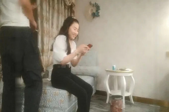 哥哥你硬不起来啦!不要硬塞到我嘴巴里~