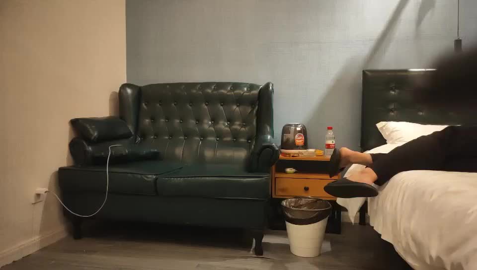 捶子探花_啪啪第一场妹子抽烟就动手动脚了