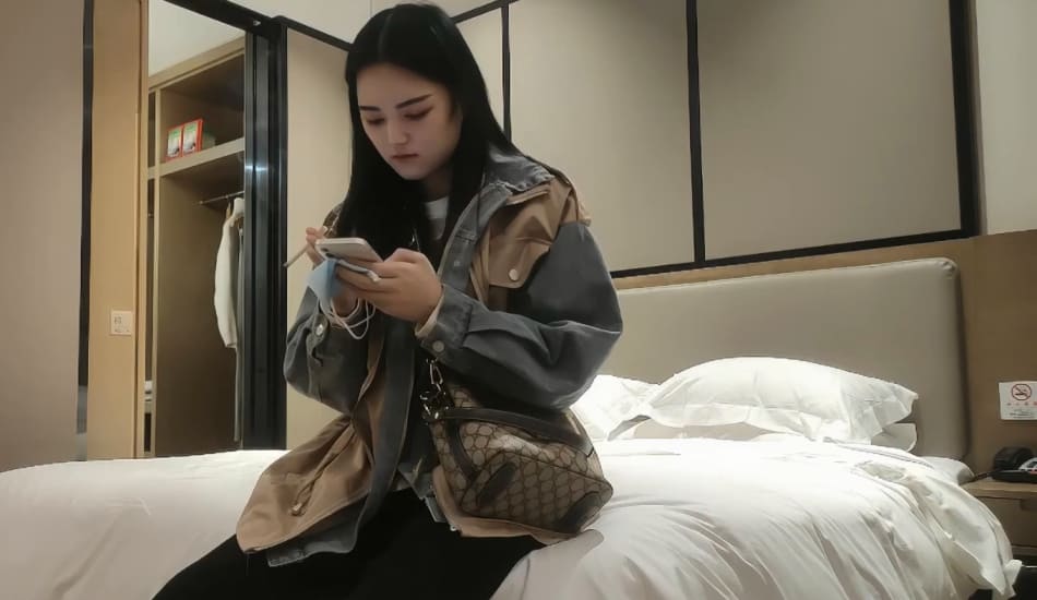 3000网约高端外围小姐姐,美乳长腿蜂腰翘臀,粉嫩酥胸温柔娇喘