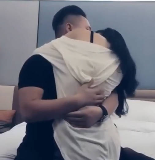 良家苗条少妇 最终也抵不过碎银几两 