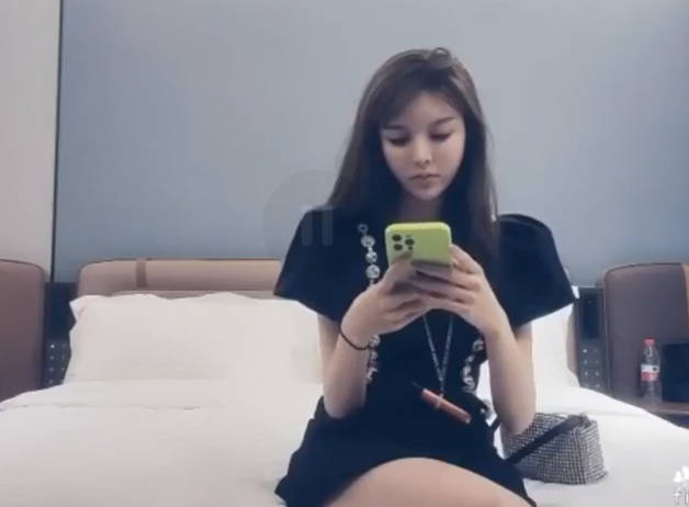 重金入圈都市名媛 气质养眼  