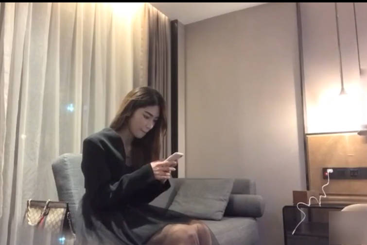 红内裤战神再度回归,约操3500高端外围女神,美乳苗条沙发调情,花式啪啪完美展示