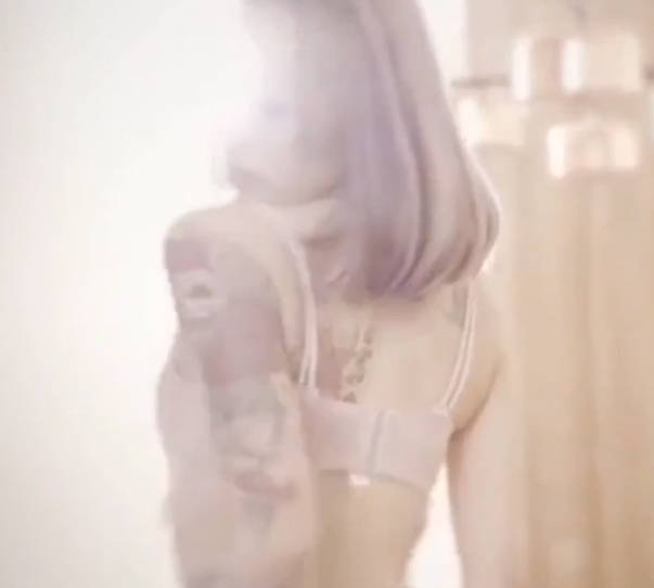 第一次給女刺青師 挑戰「刺陰部!!」先讓我舒服高潮降低疼痛感,好特別