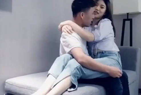 约性感长腿牛仔裤妹子   