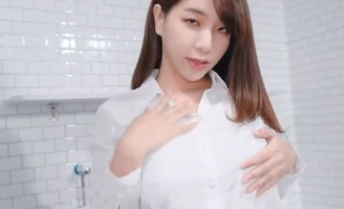 《人气网红私拍》露脸才是王道!万人追随业内第一女优Onlyfans着名大波女神吴梦梦剧情作品-厕所痴女勾引男同事