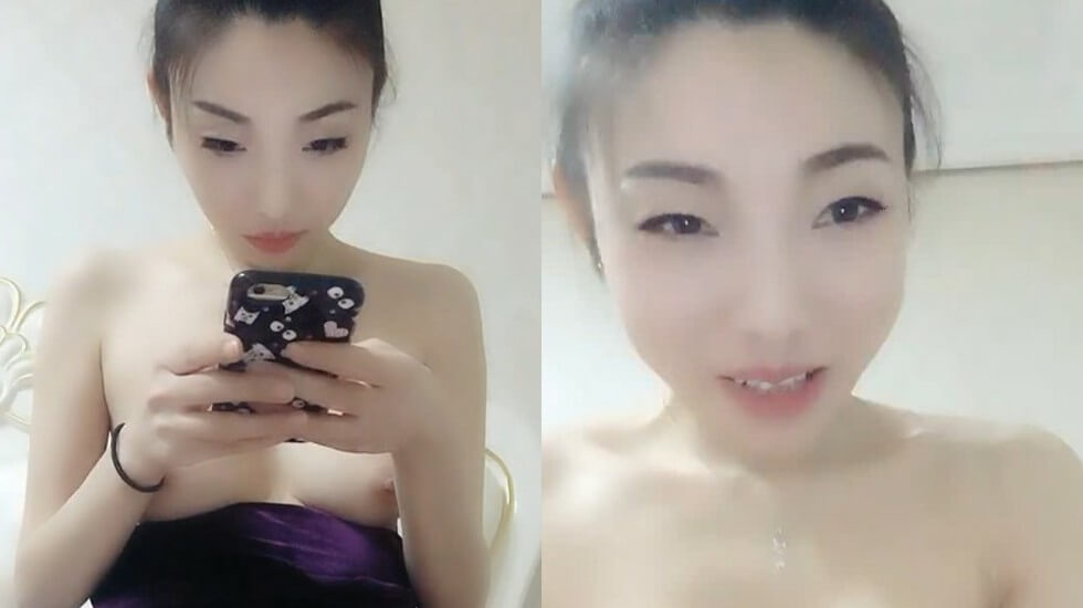 皮肤白皙逼逼非常粉嫩少妇,拨开内裤漏逼自摸诱惑粉嫩逼很是诱人,很是诱惑喜欢不要错过