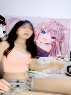 1#颜值美少女!_送礼物看逼!性感睡衣脱衣舞,脱光光掰穴特写,小尺度诱惑