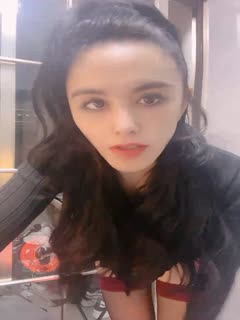 御姐范十足新人骚女吊带丝袜超短裙情趣开档内裤超诱惑,跪在桌子上摆臀,从下往上视角拍摄.