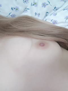 娃娃脸清纯系萝莉嫩妹,全裸白嫩奶子极品粉穴,特写振动棒抽插小穴,揉搓阴蒂娇喘呻吟嗲嗲...