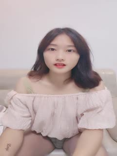 露脸跟狼友发骚互动精彩小秀,刷礼物提要求,看奶子看逼逼掰开看特写...