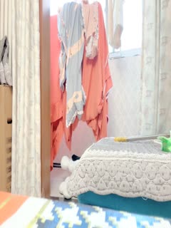 做完饭给大家秀一秀撩起衣服一对豪乳,又白又大超诱惑_...