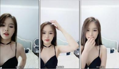 极品颜值妹子,模特身材女神级别撩骚狼友露三点,展现极品美鲍鱼.