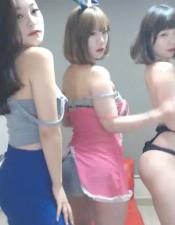 摇啊摇扭啊扭,三个美女同台叫声给土豪射.